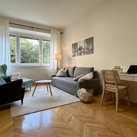 Apartman S Balkonem U Parku & 15 Minut Do Centra Brno Exteriér fotografie